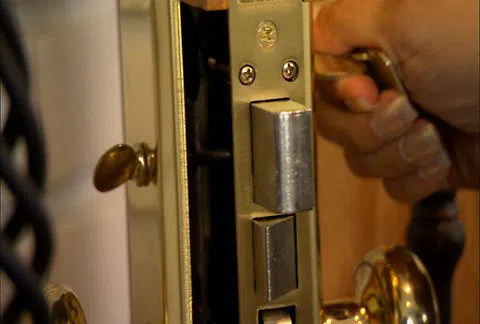 Cleveland Affordable Locksmith Cleveland, OH 216-606-9016 - apartment-lock-change